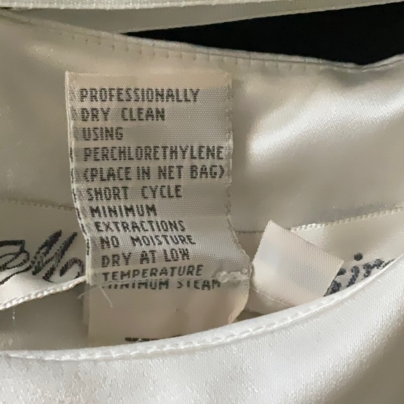 Beautiful, classic and elegant evening gown - Picture 8 of 8